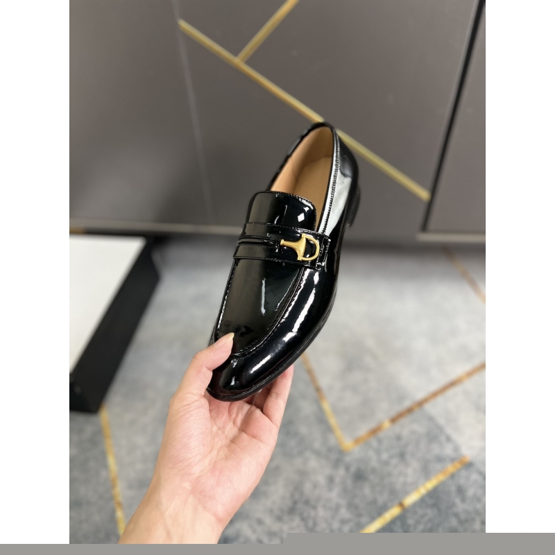 G*u*i leather shoes